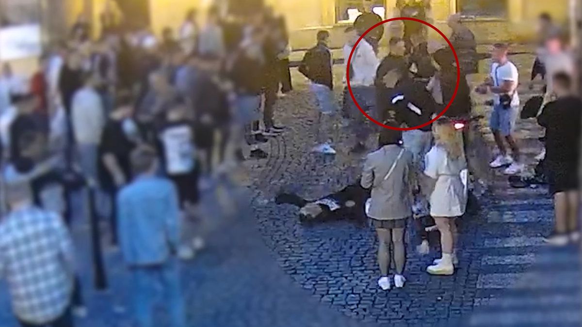 Brutální rvačku cizinců v centru Prahy zachytila kamera. Dva mladíci byli těžce zraněni